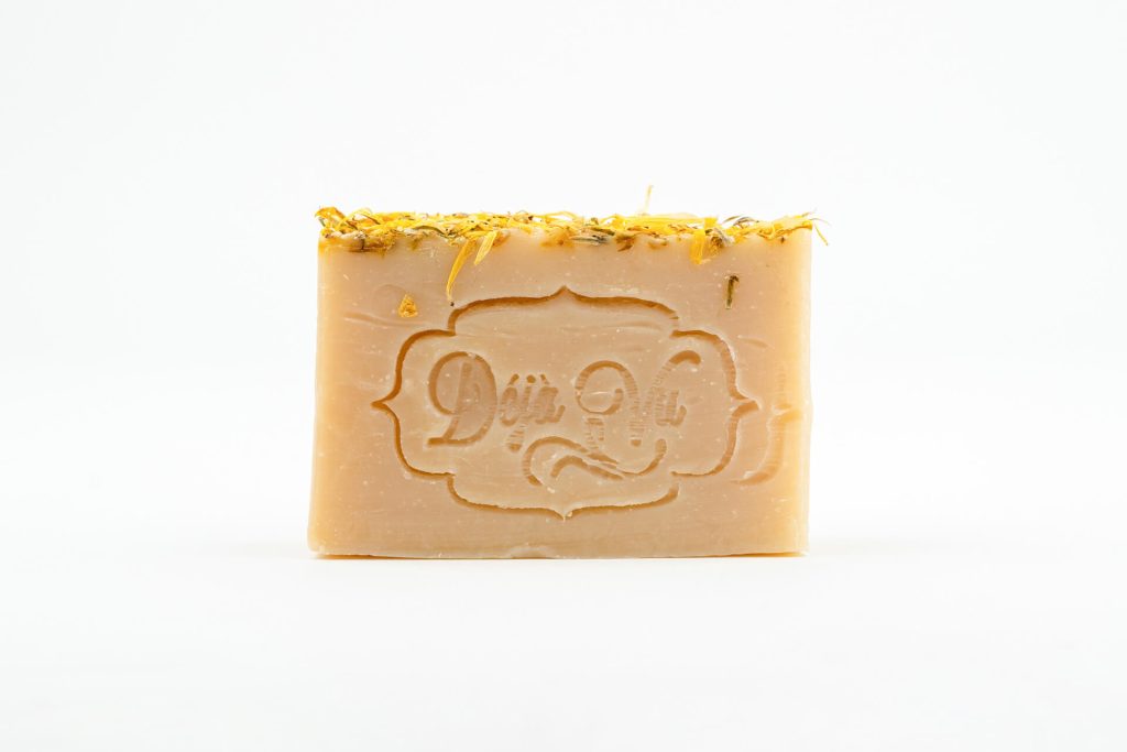 Săpun natural cu miere, mușețel și gălbenele